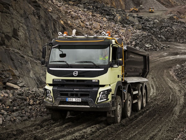 Первые в мире строительные грузовики с автоматическим полным приводом от Volvo